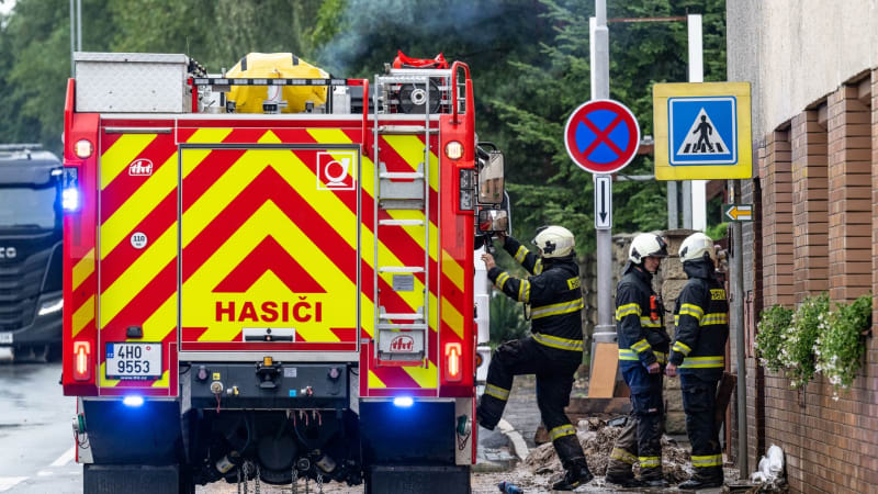 Požár v pražském obchodním centru: Na místě zasahují hasiči, proběhla evakuace