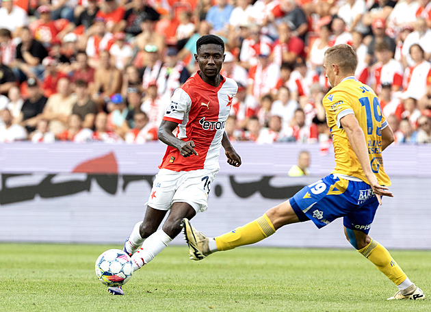 ONLINE: Slavia - Teplice 0:0, Zima trefil tyč, Kozák v dobré šanci těsně míjí bránu