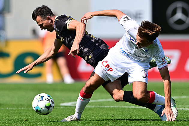 ONLINE: Hradec Kr. - Pardubice 1:0, dlouhé zkoumání u videa, gól Petráška ale platí