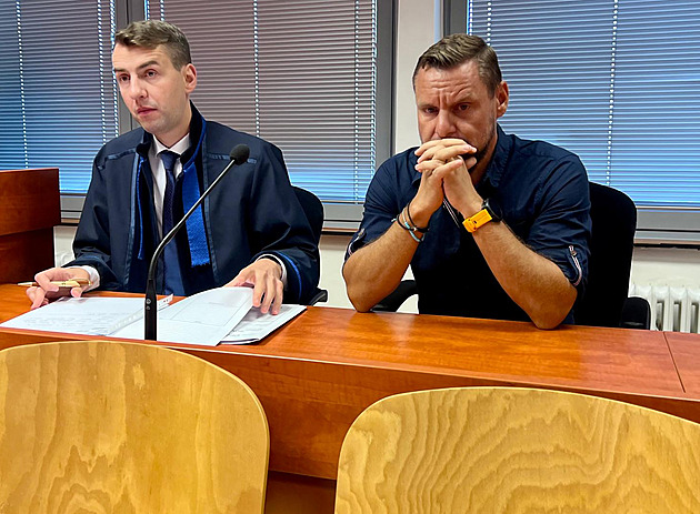 Jsem pitomec, řekl účetní. Prosázel miliony ze soudní kasy, vězení ho nejspíš nemine
