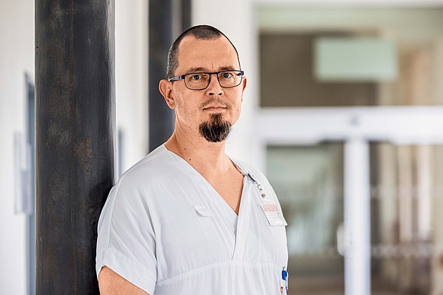 Anestezie je řízená otrava pacienta. Utajená rizika i mýty líčí profesor Čundrle