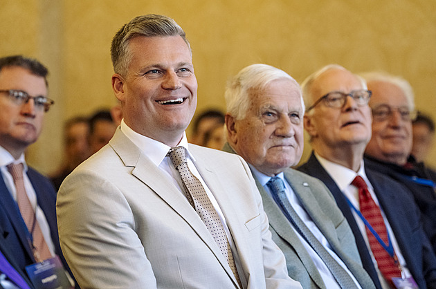 Opoziční blok mobilizuje, SPOLU stagnuje, říká srpnový volební model





