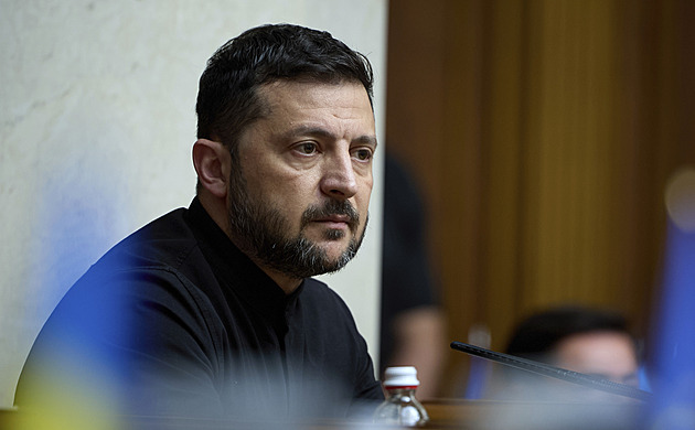 Zelenskyj je ochotný vzdát se území, píší v Británii. Situace na východě je vážná