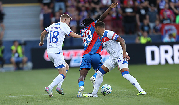 ONLINE: Plzeň - Rangers 1:0, domácí touží po obratu, v závěru půle skóruje Durosinmi