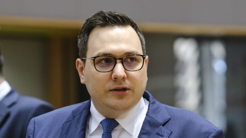 Nedaleko od frontové linie: Ministr Lipavský musel v Dnipru po uctění památky vojáků  do krytu