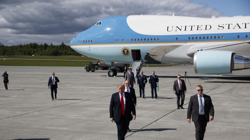 Vítězství Ruska, řekl Trumpův exporadce o schůzce prezidentů. Dojde k ní na americké základně