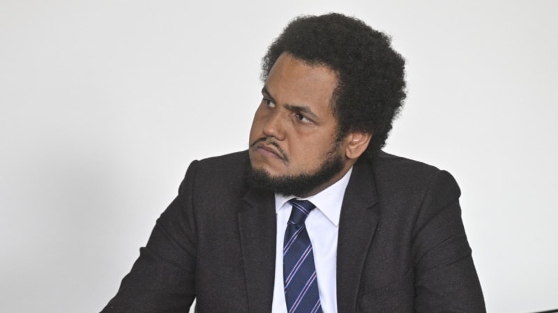 Další znásilnění ze strany Feriho? Policie ukončila vyšetřování v případě sundání kondomu