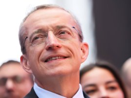 Intel pohřbil Kellerův Royal Core, aby získal AI. Nemá ani jedno, ani druhé.