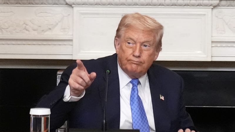 Trump před summitem na Aljašce volal Lukašenkovi. Skvělý hovor s váženým prezidentem, popsal