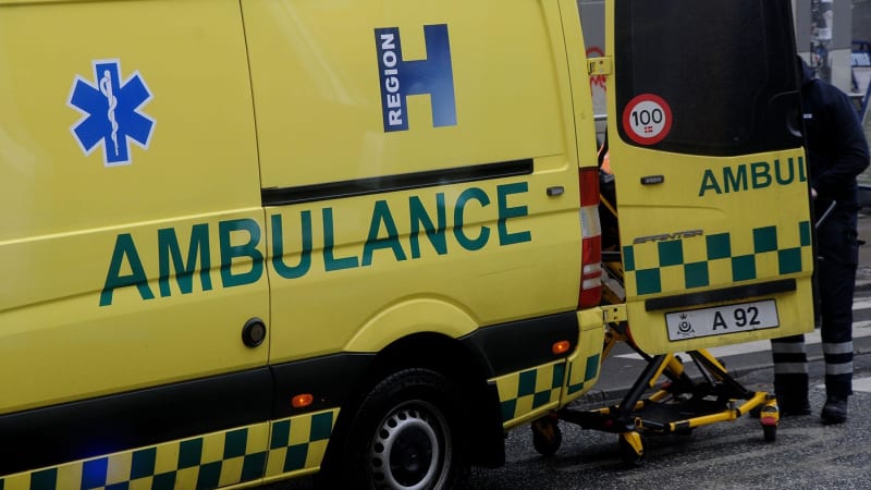 Velké železniční neštěstí v Dánsku. Zranila se řada lidí, v akci je záchranářský vrtulník