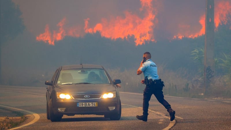 První obětí požárů v Portugalsku se stal bývalý starosta. Pomáhal s hašením plamenů
