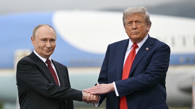 ON-LINE: Trump a Putin jednají na Aljašce. Předtím si podali ruku a odjeli spolu limuzínou