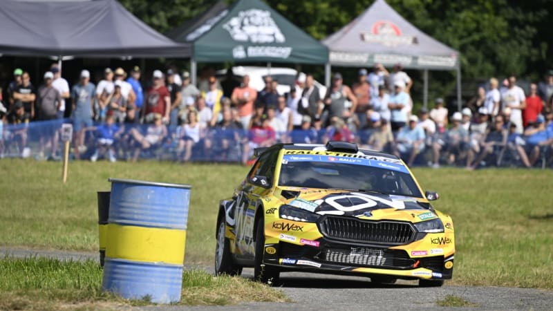 Vážný incident na zlínské rallye: Pořadatel brutálně napadl fanouška, který vběhl ke trati