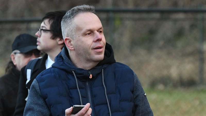 Kameraman Smetana střílel na ulici. Magor, kam na ně ti komouši chodí? nechápe Zdechovský