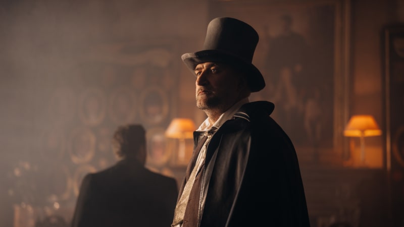 Zrádci odkrývají další karty. Hrát bude známý novinář, pilot i majitelka prádelny