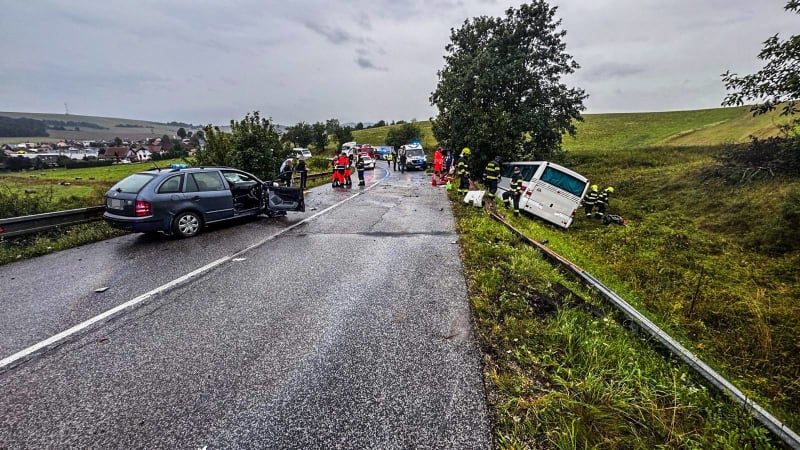 Děsivá nehoda na Spiši: Autobus se srazil s autem, spolujezdec neřežil
