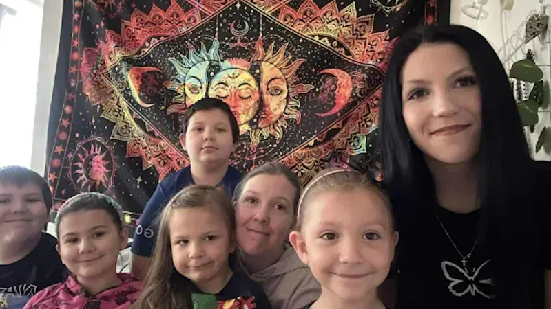 Sama vychovává šest dětí. Michaela přišla o partnera i rodiče, život jí ztěžuje postižení