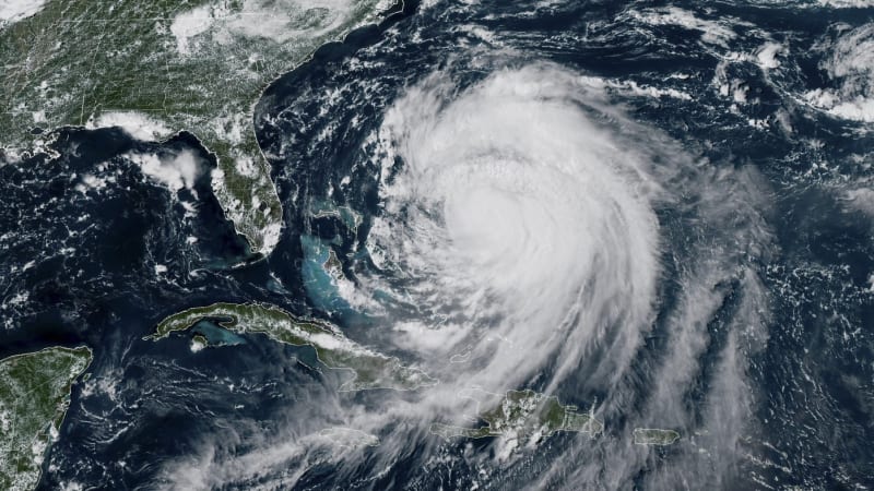 Hurikán Erin pustošil USA, teď míří k Evropě. Experti popsali, jak ovlivní počasí