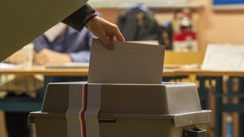 Ke korespondenční volbě se přihlásilo jen 25 tisíc Čechů. Výrazně méně, než předpovídaly odhady