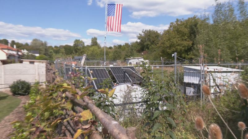 Náboženský teror ve Tvarožné: Mstivý soused šikanuje obyvatele duchovními texty a varhany