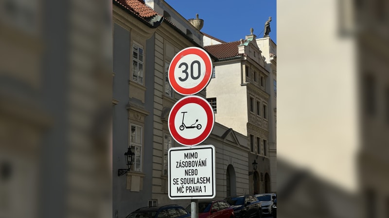 Konec chaosu a kolizím, hlásá Praha 1. Umístila značku se zákazem vjezdu pro koloběžky