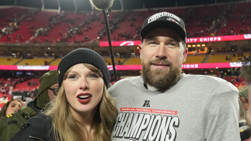 Taylor Swiftová se zasnoubila. Své „ano“ řekla hráči amerického fotbalu Kelceovi