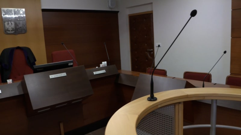 Manžela se snažila otrávit svíčkovou a pobodala ho. Pardubický soud vynesl nad ženou verdikt