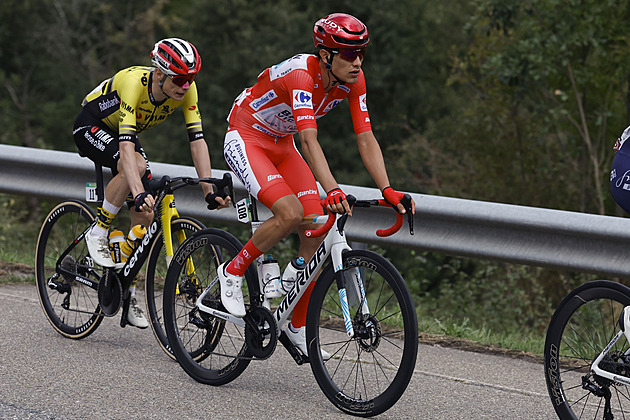 Vuelta ONLINE: Cyklisté se blíží k cílovému kopci. V úniku je pět jezdců