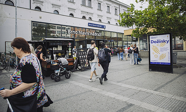 Pokuty? Ne, zabavená láhev je újma. U hlaváku v Brně je teď větší klid