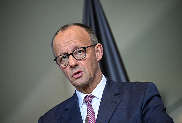 Putin je možná největší válečný zločinec naší doby, kritizoval kancléř Merz