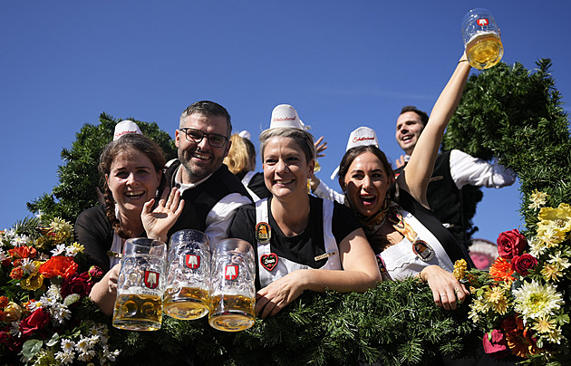 Exploze cen na Oktoberfestu. Steak za 229 eur, voda za víc než 15. A co pivo?
