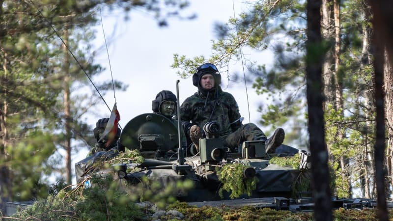 Evropa v budování obrany zaostává, tvrdí analytici. Výroba je pomalá a NATO je závislé na USA