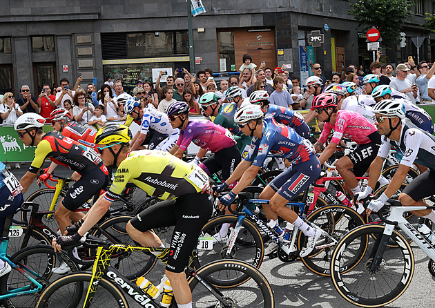Vuelta ONLINE: Náročný den v Baskicku. Tvoří se nový únik, znovu s Pedersenem