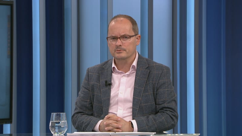 Musíme škrtat na všech frontách, tvrdí Pikora. Bobošíková by zdanila zbrojaře, Vokřál banky