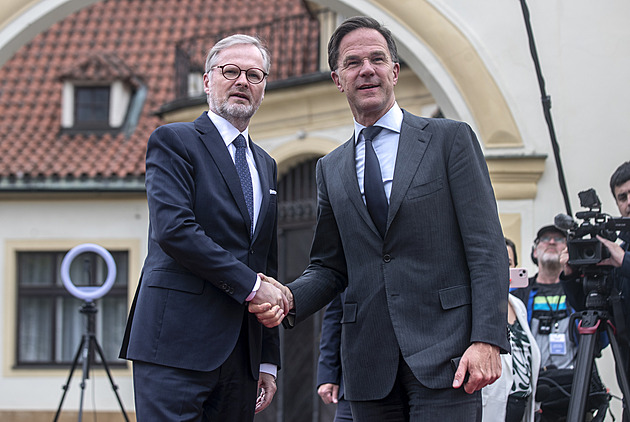 Fiala se setkal s šéfem NATO, jednali o bezpečnosti i Ukrajině