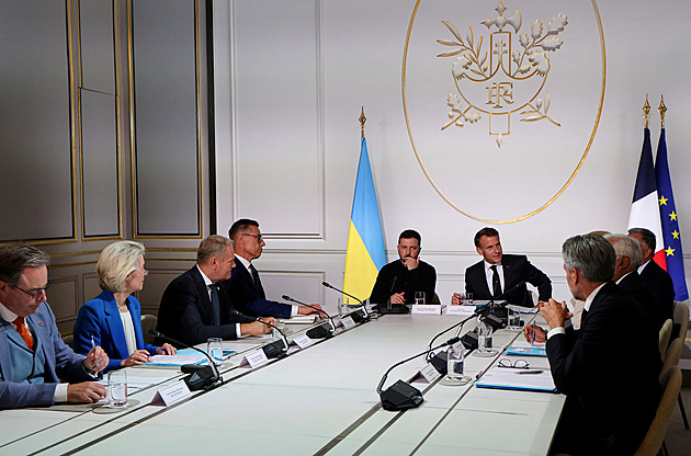 Koalice ochotných si volala s Trumpem. Macron slibuje dokončit záruky Ukrajině