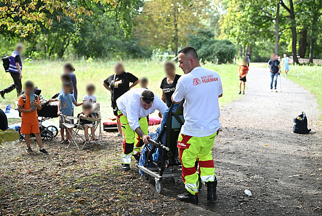V Berlíně vjel řidič autem do lidí, zranil několik dětí a vychovatelku