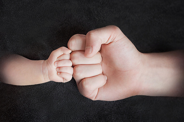 Dětství je pryč, přesto stále bolí. Jak se vyrovnat s dávnými traumaty