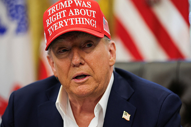 Ministerstvo obrany i války. Trump přidal Pentagonu druhý název jako symbol síly