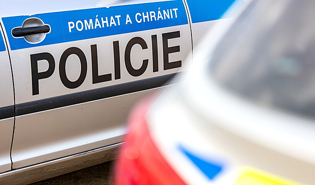 Muž rozdělával gril s pomocí chemikálie, čtyři popálení lidé jsou v nemocnici