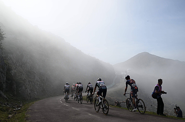 Vuelta ONLINE: Opět v horách Asturie. Hirt je v početném úniku, s velkým náskokem