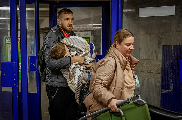 Rusové zaútočili rojem dronů na Kyjev a Záporoží, zasáhli školku a obytný dům