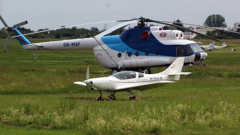 Tragický pád malého letadla do pražského lesoparku: Dva lidé zemřeli, na místě probíhá zásah