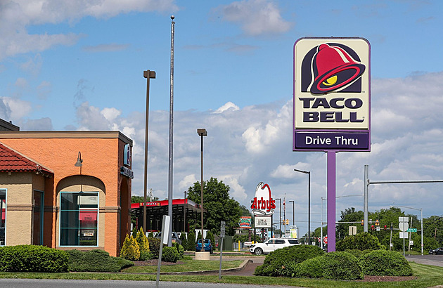 18 000 kelímků vody, prosím. Umělá inteligence v Taco Bell narazila na limity