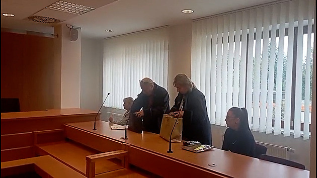 Chtěl zpátky do výcviku, hájí se vojenská zdravotnice souzená za smrt studenta