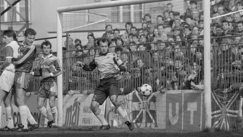 Zemřel bývalý gólman Krbeček. Trénoval Petra Čecha, oba jeho synové si zahráli ligu