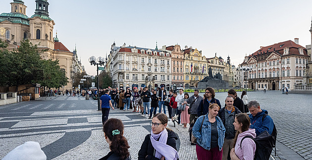 Volno v práci i nevhodné oblečení či snaha předbíhat. Jak lidé čekali na knihu Browna
