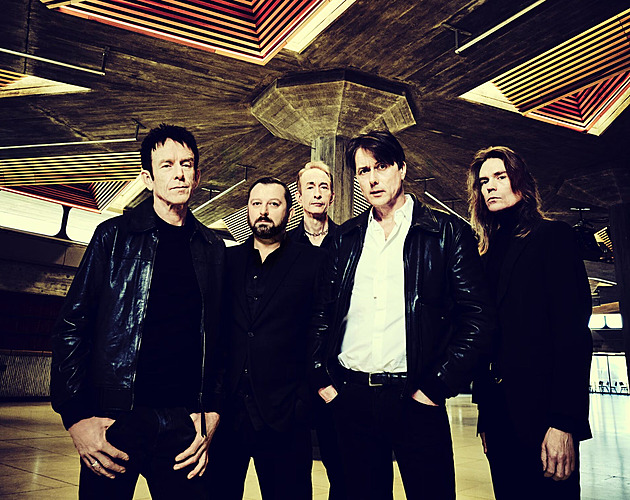 RECENZE: Chladně gotická antidepresiva. Suede jsou stále ve znamenité formě