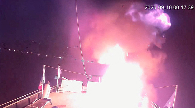 Ve flotile Thunbergové opět hořelo. Druhý útok za dva dny, tvrdí aktivisté