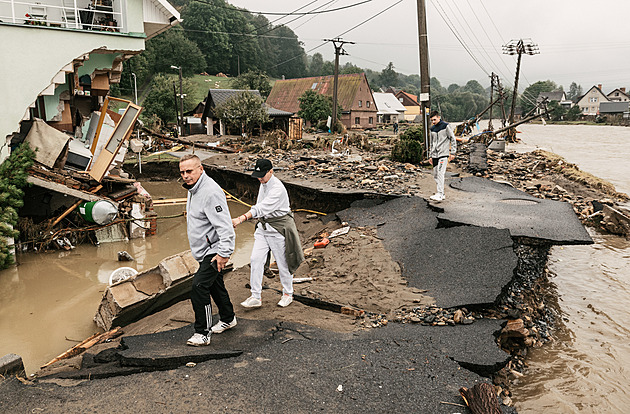 Rok od povodní. Neziskovky vybraly na pomoc téměř miliardu, někteří stále nedořešili bydlení